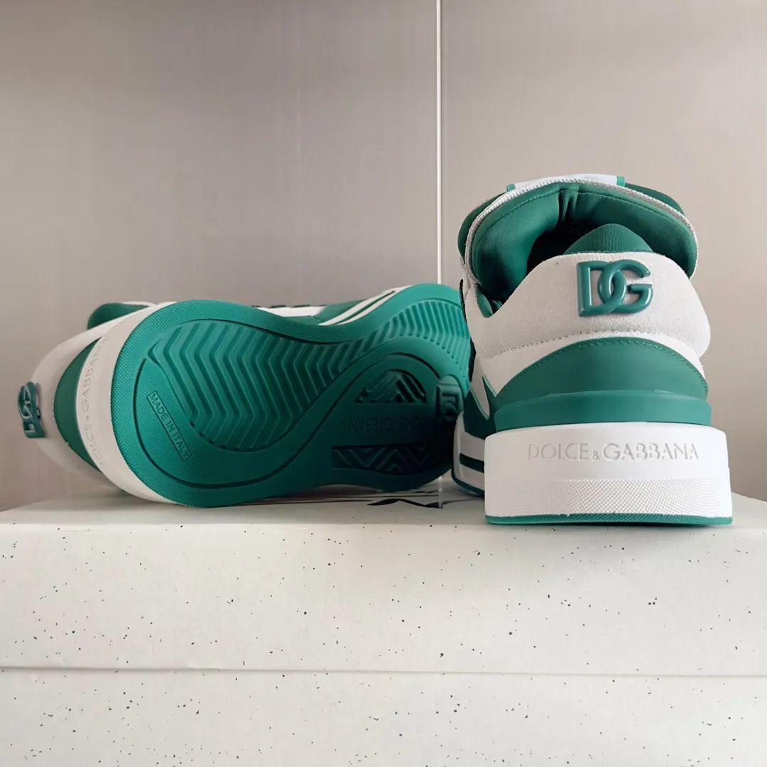 Factory price: 458💰D&G's latest Cushion series casual sports shoes, dad shoes, running shoes, original purchase and development, production, handmade, but always looking to the future. The new Cushion sneakers feature a two-tone suede upper accented by a mesh contrasting printed DG cross logo on the side. The lightweight, grippy rubber outsole adopts an innovative design to provide excellent performance, and the jacquard label adds timeless style. Exquisite packaging at the delivery counter🛍📦 ▪️ Fabric: Original custom-made first-layer cowhide ▪️ Lining: Original custom-made breathable towel lining ▪️ Sole: Original open-molded rubber material ▪️ Bottom thickness: 3.5CM ▪️ Size: Men's 38-45
